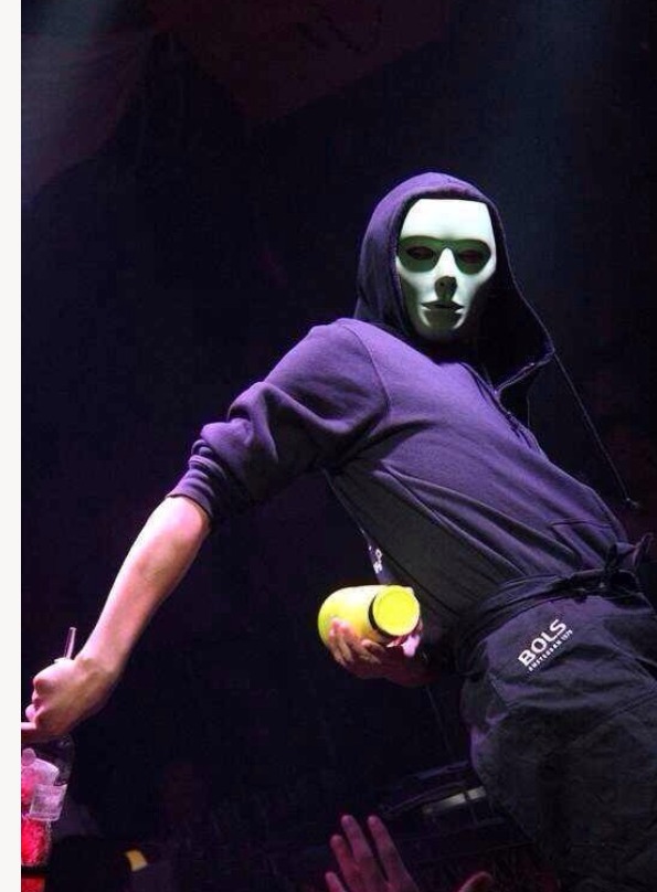 湖南兩英鎮招聘花式調酒師：1名，薪資5000-6000