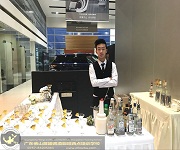 【佛山展翅調(diào)酒咖啡西點培訓學校】2017年3月17日佛山慶豐路暢捷豹路虎4S店邀請韋杰花式調(diào)酒演出節(jié)目嘉賓！