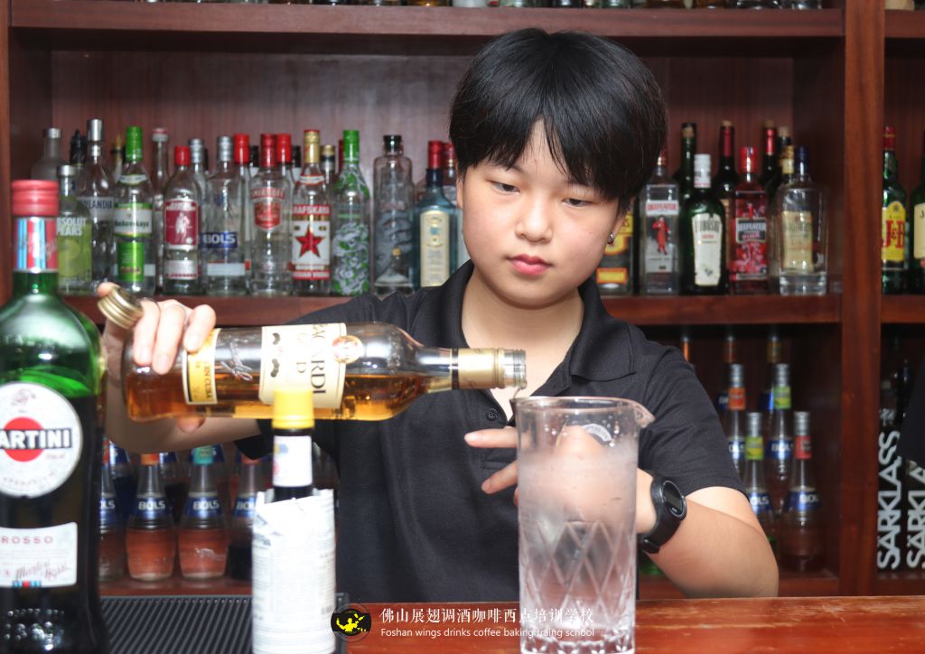 2020屆畢業(yè)生就業(yè)難?調(diào)酒師是個(gè)好選擇