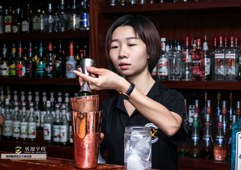 調(diào)酒師培訓(xùn)學(xué)校多少錢學(xué)費(fèi)?